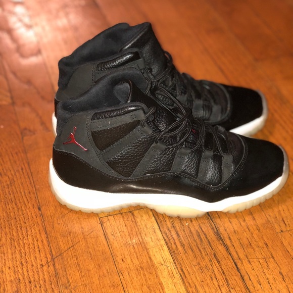 Jordan 11 72-10 “ Holiday Release “ 🖤 - Picture 2 of 4